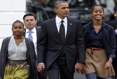 Sau 4 năm, 2 tiểu thư nhà Obama đã ra dáng thiếu nữ.